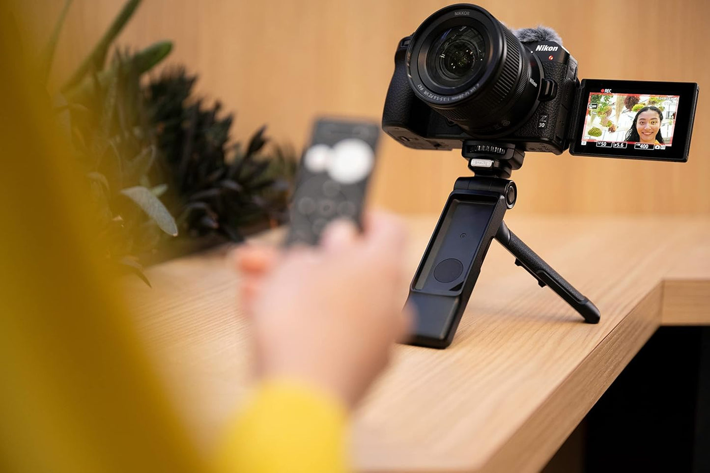 [Set] Nikon Mirrorless Single Lens Z fc Body, Black, Zfc & Nikon Wide Angle Power Zoom Lens, Nikkor Z DX 12-28mm f/3.5-5.6 PZ VR Z Mount APS-C & Lens Hood HB-112