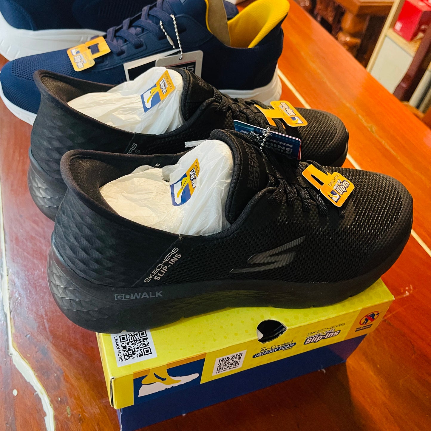 Sketchers សម្រាប់បុរស ពណ៌ខ្មៅ